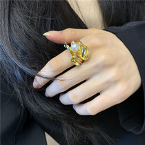 Left ear) Baroque pearl ring European and American niche NalaRing retro exaggerated fold leaves gilded ring