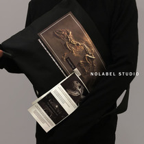 NOLABEL Jurassic Dinosaur Design Sense Flipped Label Bag Dark Retro Art Messenger Bag for Men and Women