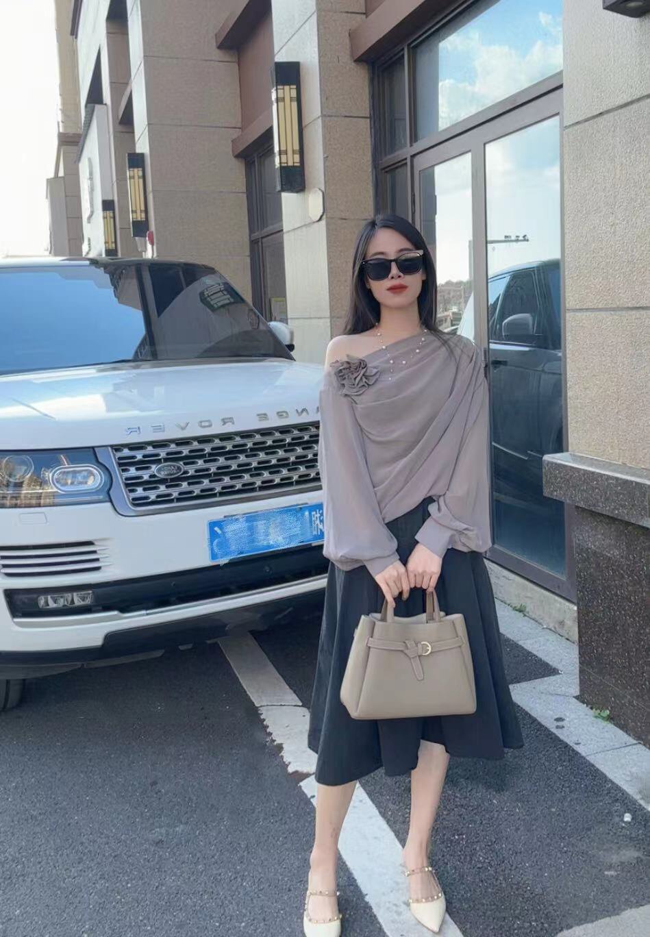 百丽质感真皮大容量托特包 牛皮材质高级耐磨 大容量装下电脑文件