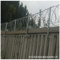 Spot high-speed rail fence blade barbed rope snake belly type barbed wire cage railway knife puncture roller Dragon steel wire Thorn protection net