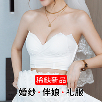 Xiang Xianting has a shoulderless underwear and a small chest gathering to prevent slippery invisible wedding dress
