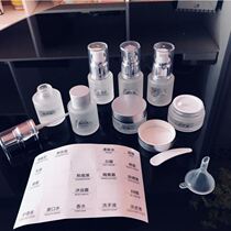 Liquid foundation Travel sub-bottle Can be brought on board the plane travel set Washing and care set Empty bottle Small bottle Mini glass