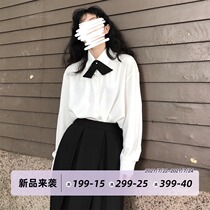 Dongri is a curly retro multi-color shirt female design niche 2021 new temperament long-sleeved top spring