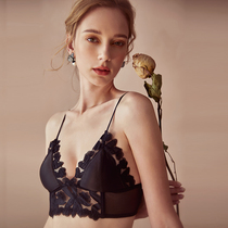 French underwear womens ultra-thin big chest shows small summer no steel ring sexy lace triangle cup girl bra set