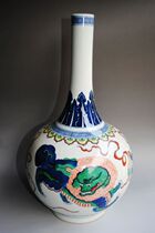 Qing Kangxi fighting color lion rolling hydrangea hanging bile bottle