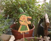 Foreign trade flower insertion simple garden decorated with flower and grass partner hand carved wood small plug-in green straw man