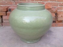 Yuanlongquan celadon tangled peony pattern jar