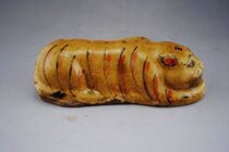 Song Cizhou kiln blue and white glaze red Crouching Tiger pulse pillow arm rest