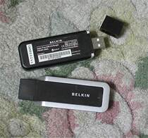 Wireless transmitter package original loading at the computer end of the BELKIN F5U301 wireless USB HUB 