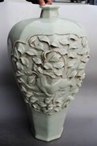 Yuan egg white glaze sticky flower unicorn string pattern eight square plum bottle