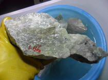 No. 030515 jade raw material bare stone natural raw stone Qinghai kunlun Yushan expected to be green and white jade 1 46 kg