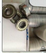 Handling 6001ZZ 6000m high carbon steel bearings in Cixi Ningbo Zhejiang