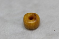 Qing mid-term Old Beeswax raw wax small barrel beads 1 17 grams to the hole is 1 05cm diameter 1 35cm