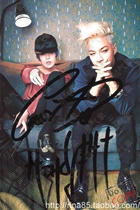 Bigbang rights Zhilong Suns autograph G-Dragon X Taeyang in Paris promotional photo