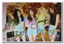 Autographed Korean womens group BLACKPINK official promotional photos are limited to E models