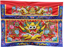 Taoist embroidery Tianlong Embroidery Taiwan Zhonglong floating embroidery God table circumference embroidery Double Dragon Baita table skirt 1 05 meters