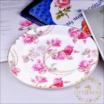 New Aynsley British porcelain Elizabeth Roses with snack disc