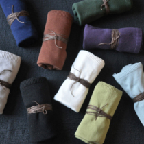 Two-person-4th story) far away) minimalist needle chisel small vest