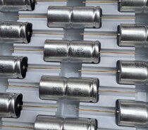 Siemens (EPCOS) 1500UF (generation 1800uf) 75V golden foot axial audio fever electrolytic capacitor