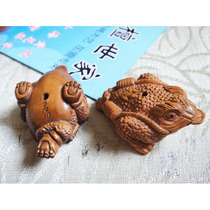 Wood sandalwood family boxwood tea pet Golden Cicada carved piece zodiac hand play piece back money Golden Toad three-legged toad handpiece