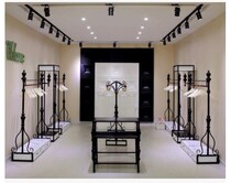 High-end floor-to-ceiling Nakajima rack display cabinet with plate hanger Clothing store hanger display rack decoration wrought iron shelf