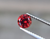 Natural garnet wine red garnet ring fire color is very beautiful round 4 5 6 produced in Mozambique