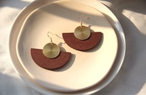 Swedish blogger rLisa autumn winter warm wood earrings semi-circle metal threaded round sheet