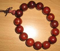 Small leaf red sandalwood beads wooden beads hand string disassembly scale Rod old material along the pattern red sandalwood bracelet 16 diameter 16mm