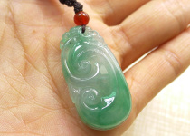 Emerald a cargo of water moisturizing the light and the green emerald