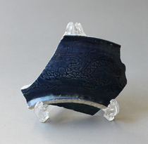 1689 Jiajing official kiln eggplant skin purple dark carved dragon pattern porcelain specimen