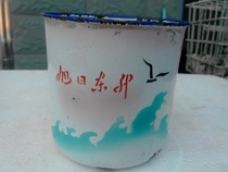Old enamel cylinder in the Cup of Cup with Chairmans poem of the old Cup of Cup old objects fidelity