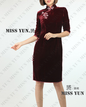 Spring and Autumn Cheongsam Elegant Wine Red Velvet Seiko Big Flower Buckle Fashion Improved Bride Mother Long Sleeve Short Cheongsam