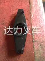 Manual forklift carriage for a manual forklift carriage