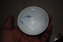 Qing Yongzheng blue and white fish fish Cup