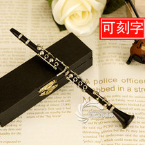  Mini black pipe model clarinet gold-plated bass black pipe brooch Musical instrument model decoration to send friends birthday gifts