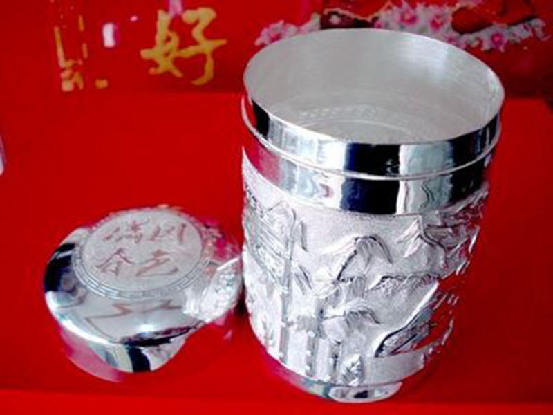 Foot silver 99 new autonomous real pat picture pure silver tea pot with covered relief spring color full garden tea barrel birthday present-Taobao