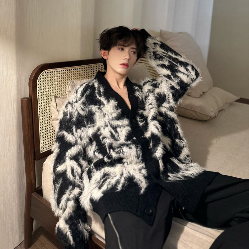 Autumn and Winter Niche Faux Mink V-Neck Knitted Cardigan Retro Jacquard Sweater for Men, Lazy Style, Loose and High-End Sweater
