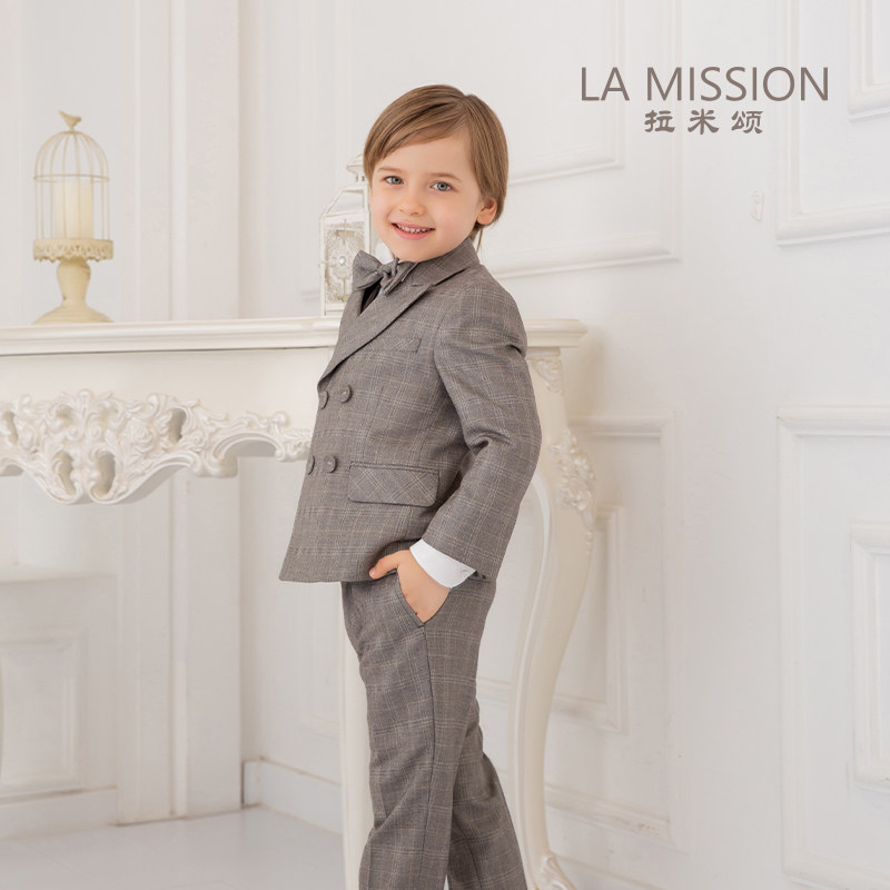 Elegant and subtle, showing high-quality texture, boys' dresses, casual suits, boys' dresses, catwalks, one-year-old suits, boys