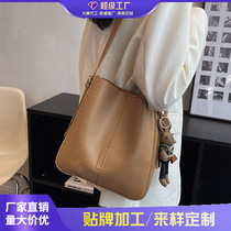 Large-capacity bag for women 2024 new summer versatile shoulder crossbody bag simple this years popular bucket bag