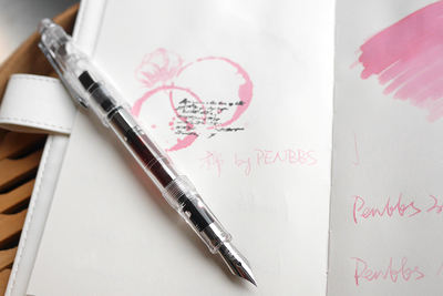 A transparent demonstration of the Mianmian 322 injection-molded Daming nib fountain pen with EF/Xiaomei Nib for writing practice