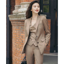 Commuter long sleeved suit three piece set, fashionable and white ol temperament suit, vest pants, professional high-end suit set