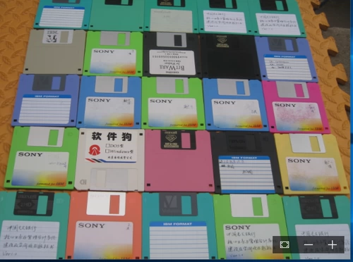 Мягкий диск, используемый во второй 3,5 -дюймовой вышивной машине 1,44 МБ тестируется на доставку и упакован