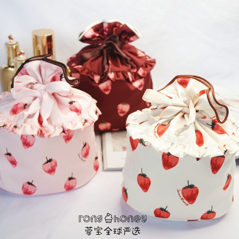 Japan gp cute strawberry cashier bag portable travel bag with bunches pocket bunches Mouth Makeup Bag