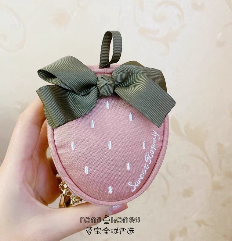 Japan's new portable cute strawberry loving jewellery bag small number travel containing box