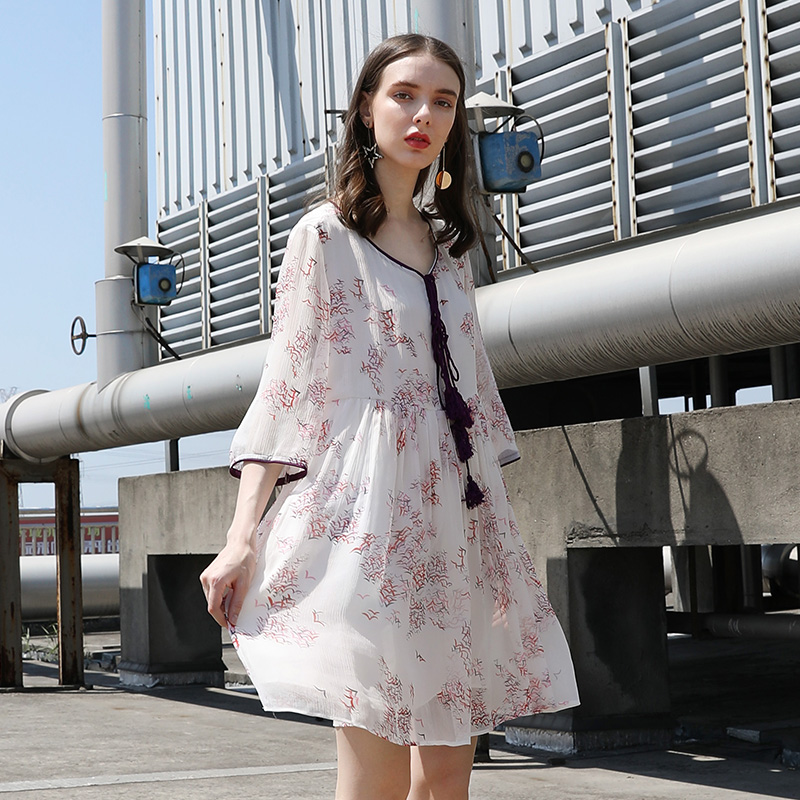 2017夏季新款女装韩版时尚真丝裙宽松v领显瘦 连衣裙女夏 YJG9200