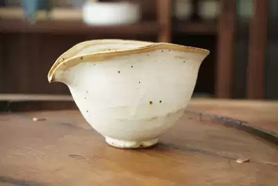 No white Full hand-made Japanese retro coarse pottery white makeup powder series Tea sea fair cup tea separator