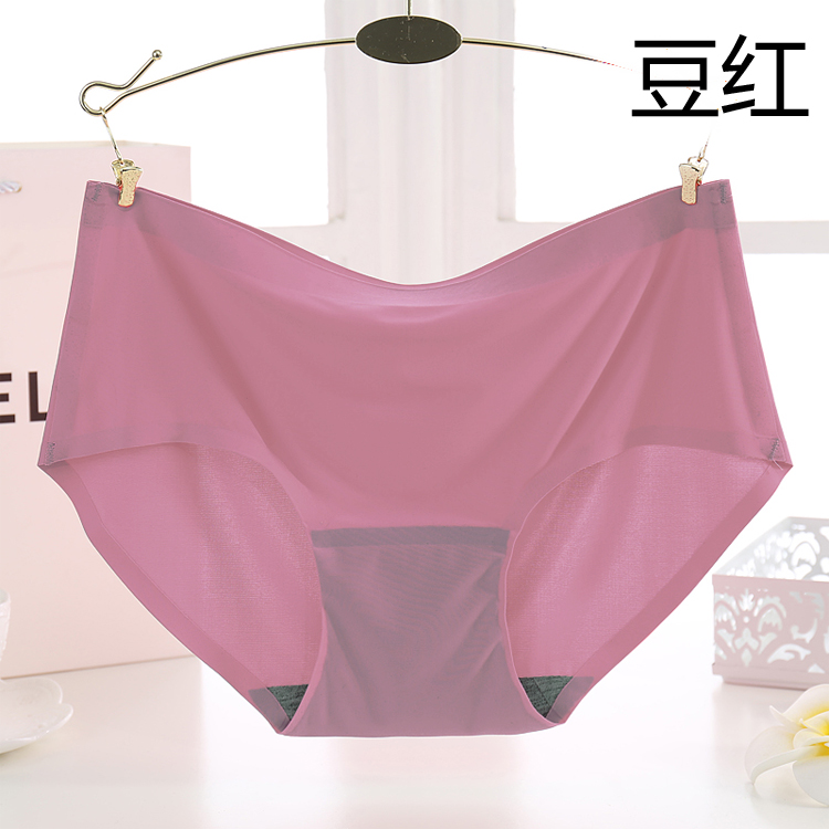 Một womens quá khổ quần lót mảnh chất béo phong phú của đánh dấu băng lụa womens giữa eo quần tam giác liên tục thở.