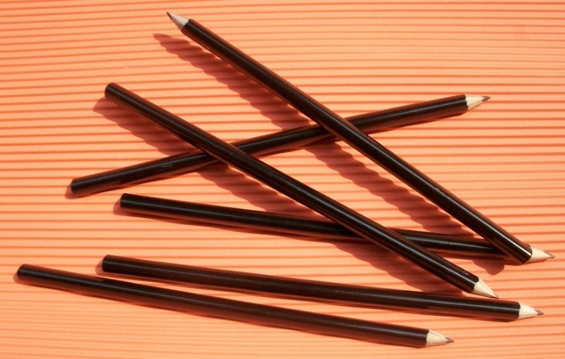 Advertising custom pen black triangular basswood pencil HB refill good student special pencil