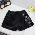 Thời trang châu Âu 2018 thu đông thời trang sequin nhung ngắn quần short nữ buông tha một từ quần ống rộng ống rộng mặc thủy triều Quần short