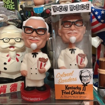 In 2001 KFC grandfather FUNKO Sanders Colonel KFC shook his head doll hand-made toy car ornaments